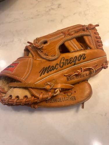 1981 RH Outfield Baseball Glove 11.5" (Used)