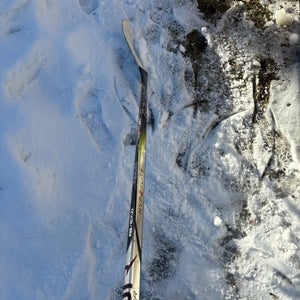 Intermediate Bauer Vapor Hyperlite 2 Left Hand Hockey Stick P28 50 Flex (Used)