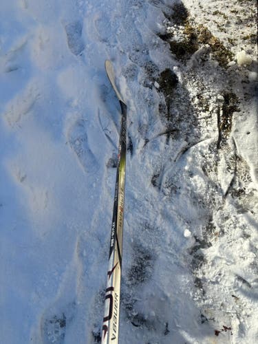 Intermediate Bauer Vapor Hyperlite 2 Left Hand Hockey Stick P28 50 Flex (Used)