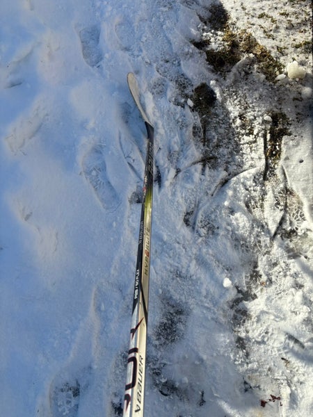 Intermediate Bauer Vapor Hyperlite 2 Left Hand Hockey Stick P28 50 Flex (Used)