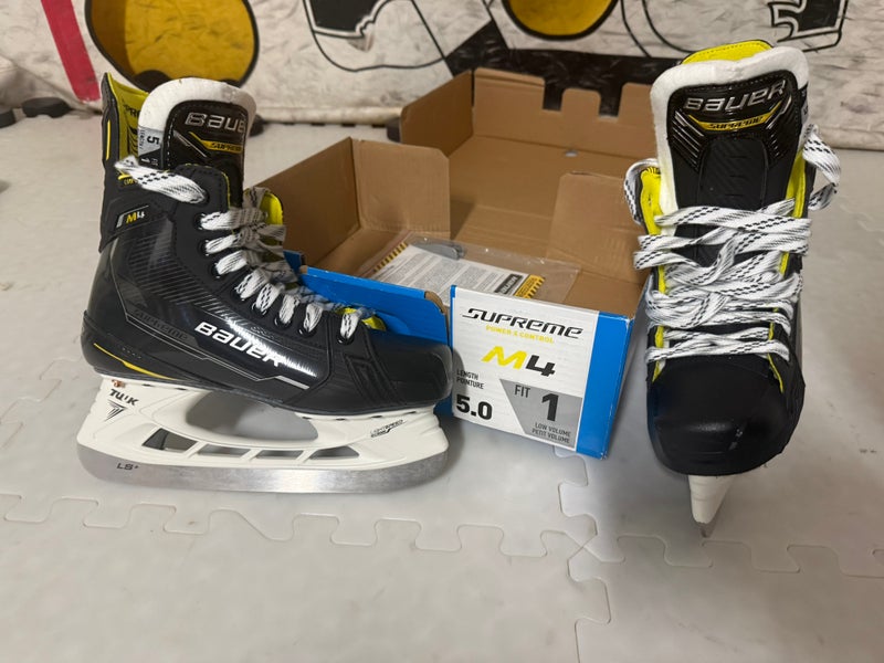 New Intermediate Bauer Supreme M4 Hockey Skates - Size 5 - Fit 1