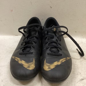 Used Nike Soccer Cleats Black And Gold Senior 7.5 11725-S000498611