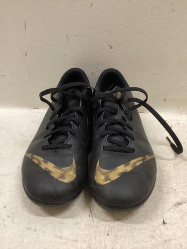 Used Nike Soccer Cleats Black And Gold Senior 7.5 11725-S000498611