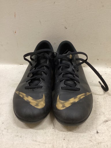 Used Nike Soccer Cleats Black And Gold Senior 7.5 11725-S000498611