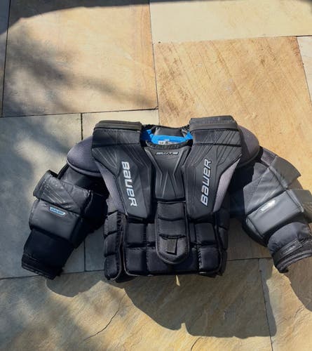 Small 2023 Bauer Elite Goalie Chest Protector Pro Stock (Used)