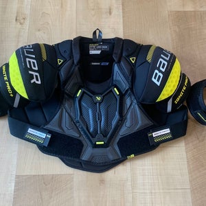 Men's Large Senior Bauer Supreme Ignite Pro+ Shoulder Pads (Used)