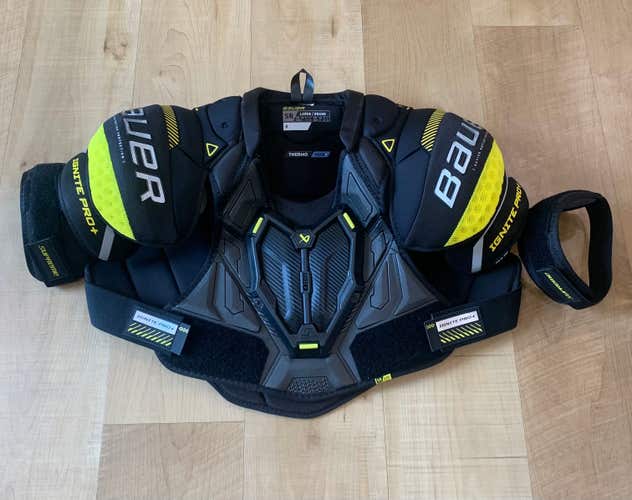 Men's Large Senior Bauer Supreme Ignite Pro+ Shoulder Pads (Used)