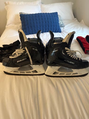 2022 Bauer Supreme Mach Hockey Skates Regular Width Pro Stock 9.5 (Used)