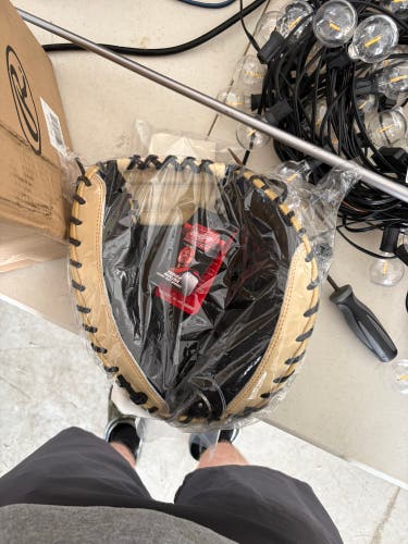 2025 Rawlings Heart of the Hide RH Catcher's Baseball Glove 34" (New)