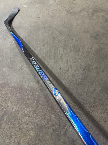 BAUER VAPOR Flylite Pro Stock Hockey Stick Grip P28 55 Flex Right 78923