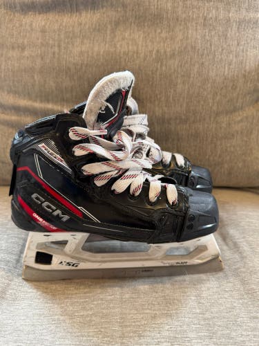CCM EFlex 6.9 Hockey Goalie Skates Regular Width Size 1.5 (Used)
