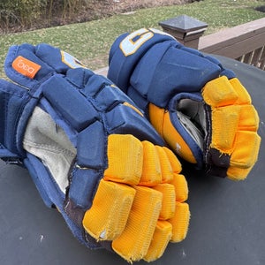 CCM Tacks 4 Roll Pro Gloves 11" (Used)