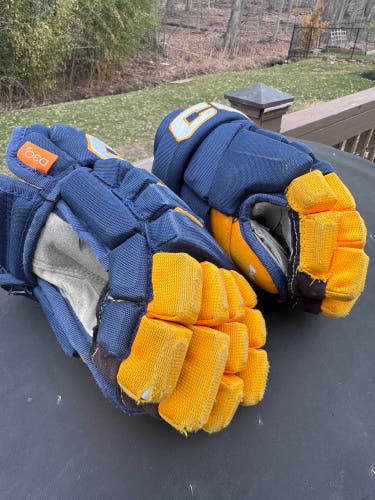CCM Tacks 4 Roll Pro Gloves 11" (Used)