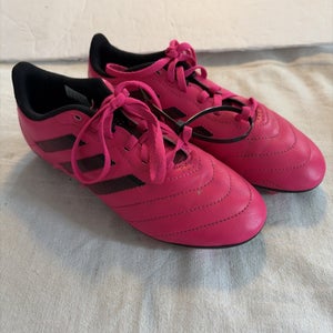 Girls Junior Size 4 Pink Adidas Soccer Cleats.