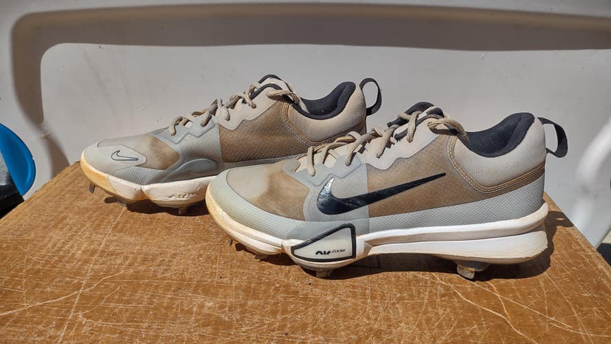 Size 9.5 Gray Men's Adult Nike Zoom Force Trout 9 Pro Low Metal (Used)