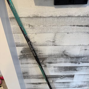 Intermediate Bauer Vapor Flylite Hockey Stick p92 55 flex