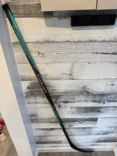 Intermediate Bauer Vapor Flylite Hockey Stick p92 55 flex