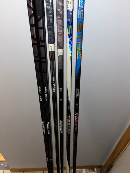 Senior Bauer Right Handed Hockey Stick Toe Pattern 77 Flex (Used)