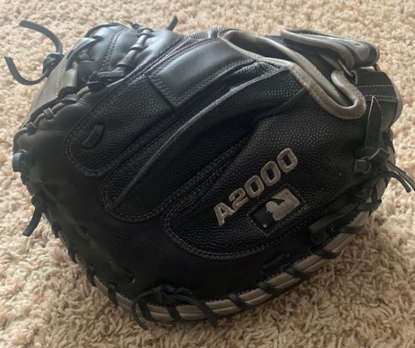 Catcher's RH Wilson A2000 Baseball Glove 34" (Used)