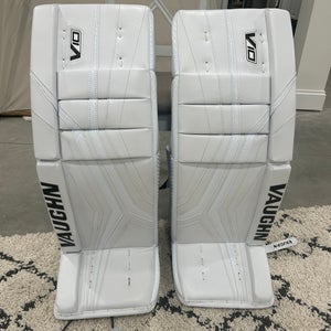 33+1.5” 2025 Vaughn Velocity Pro Carbon V10 Goalie Leg Pads (Used)