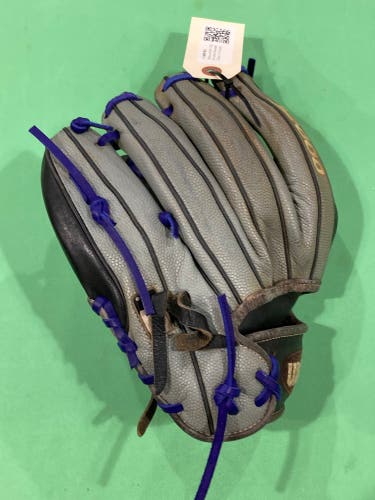Used Wilson A2000 1786 Right Hand Throw Baseball Glove 11.5"