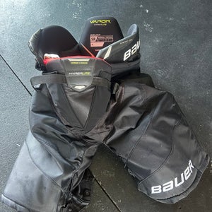 Senior Medium Bauer Vapor Hyperlite Hockey Pants (Used)