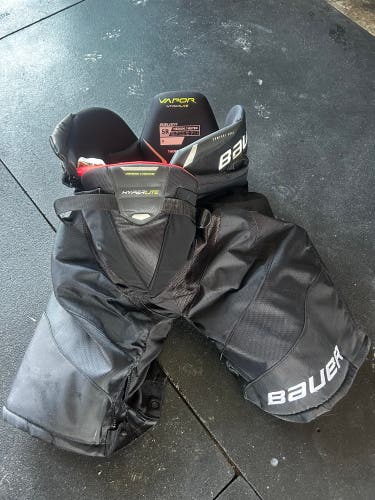 Senior Medium Bauer Vapor Hyperlite Hockey Pants (Used)