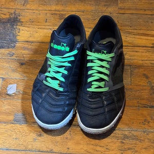 Black Unisex Size M 8.0 (W 9.0) Adidas Cleats (Used)