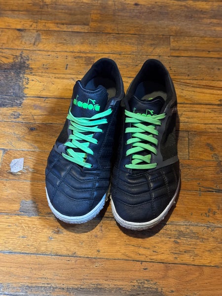 Black Unisex Size M 8.0 (W 9.0) Adidas Cleats (Used)