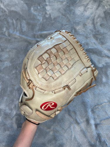 Brown Rawlings Gold Glove Elite RH Pitcher's Softball Glove 12.5" (Used)