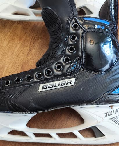 Black Bauer Nexus 1N Hockey Skates Regular Width 8.5 (Used)