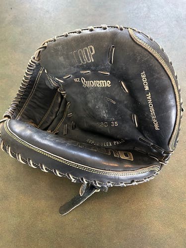 Mizuno RH Catcher's Supreme Series Baseball Glove 35" (Used)