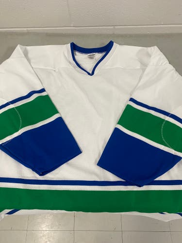 Vancouver Canucks colors XL Jersey