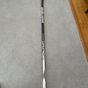 Intermediate Bauer Vapor Hyperlite Right Handed Hockey Stick P92M 65 Flex (Used)