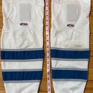 White Youth Small Athletic Knit HS2100 Socks (Used)