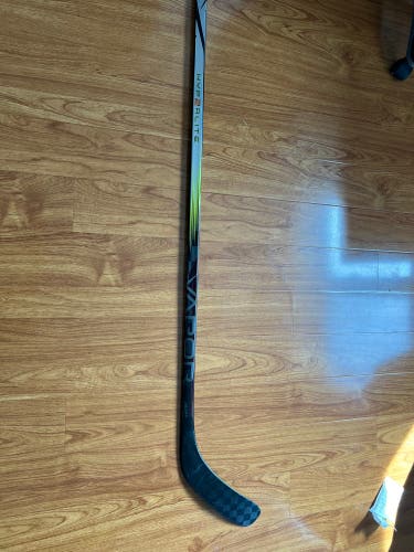 Bauer Vapor Hyperlite 2 Hockey Stick – 87 Flex – P88– Lightly Used – Great Condition