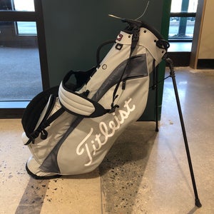 Men's Titleist Standing Golf Bag (Used)