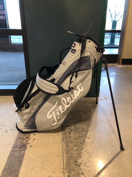 Men's Titleist Standing Golf Bag (Used)
