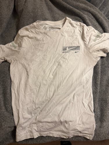 White Medium Men's Nike Dri-Fit Shirt (Used)