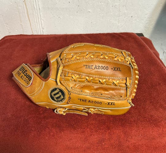 Wilson A2000 XL RHT Softball Glove