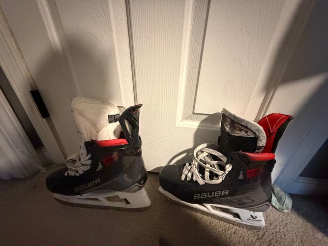2023 Bauer Vapor X5 Pro Hockey Skates 6.5 (Used)