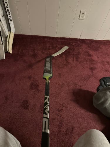 Senior Warrior R/m2 pro + Full Right Goalie Stick 25" Paddle (Used)