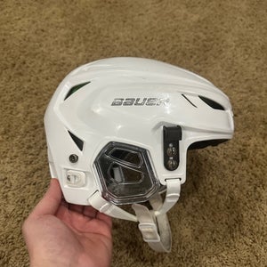 Small/medium Bauer Hyperlite 2 Helmet