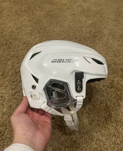 Small/medium Bauer Hyperlite 2 Helmet
