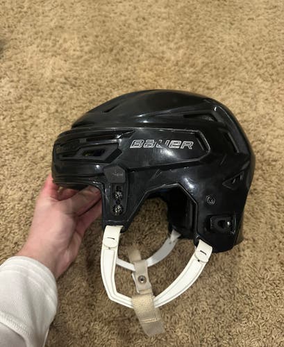 Medium Bauer Re-Akt 150 Helmet (Used)