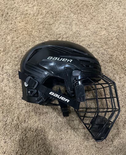 Medium Bauer Re-Akt 85 Helmet (Used)