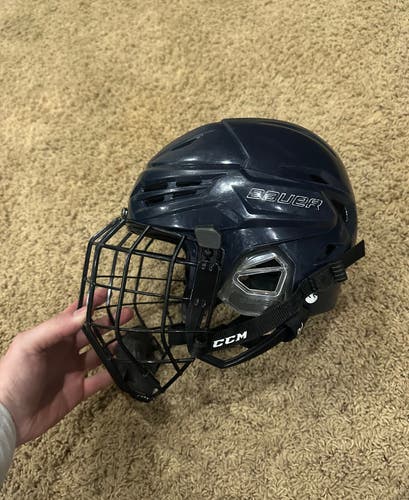 Small Bauer Re-Akt 95 Helmet (Used)