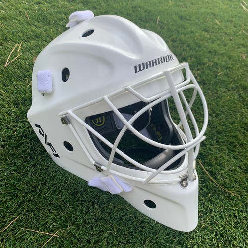New Warrior R\F1 Pro Goalie Mask Medium/Large + White Cat Eye Cage MRSP $880 *Read Full Description*
