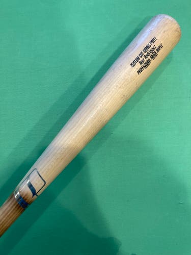 Prairie Stick Maple Baseball Bat 30oz 33" | Iker Rodriguez