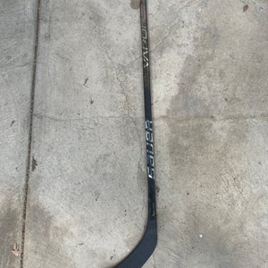 Junior Bauer Vapor Hyperlite Right Handed Hockey Stick P92 30 Flex (Used)